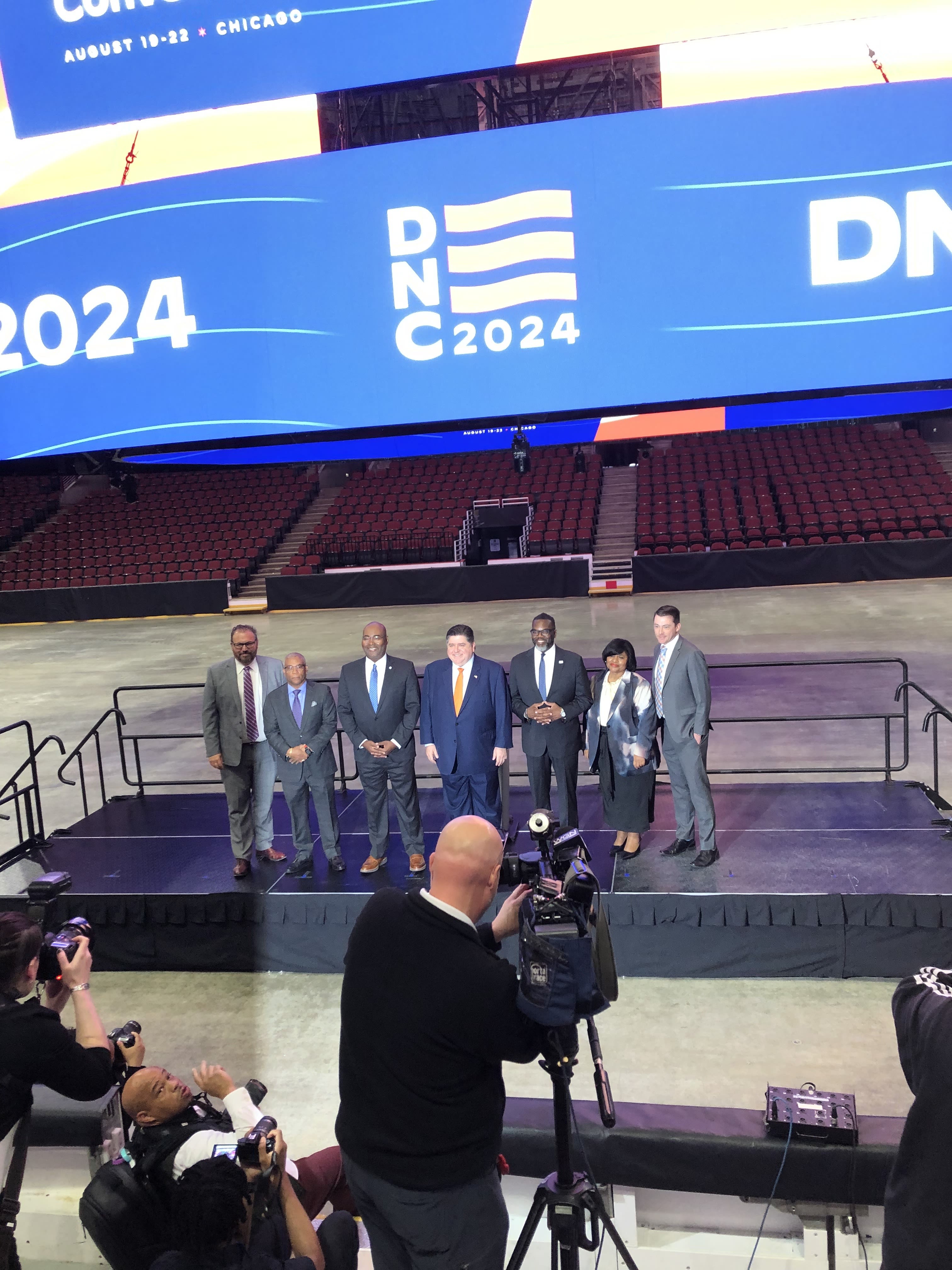 Democratic convention officials brief legacy and new media at United Center