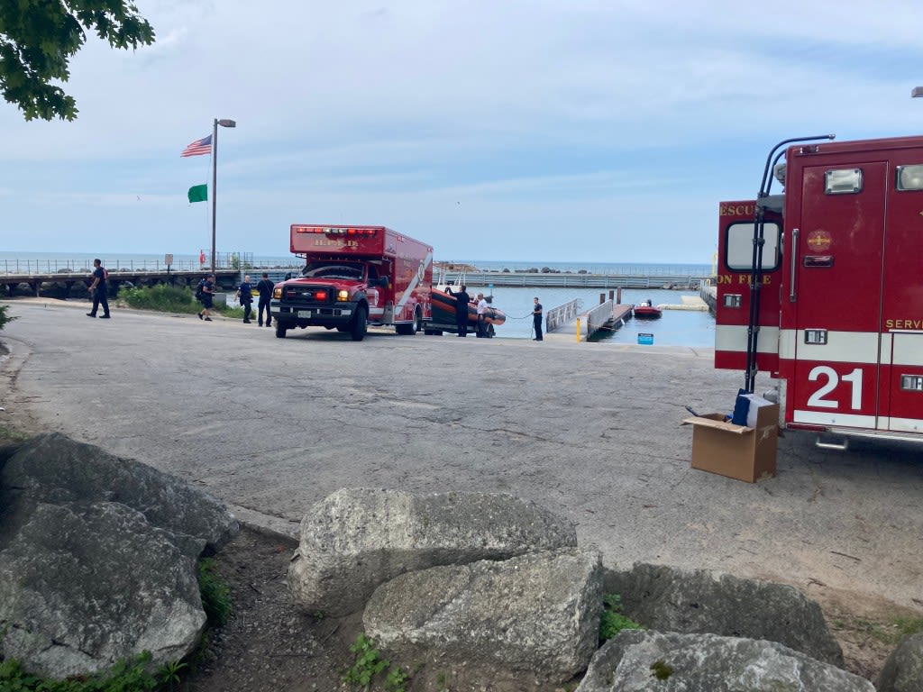 Evanston beaches closed as officials search for missing swimmer