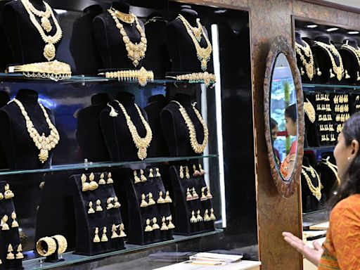 Armed men rob jewellery shop at gun-point in Bengaluru