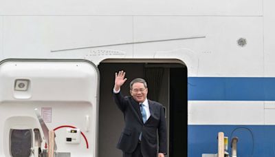 China Premier Li meets Samsung boss, vows to help foreign firms