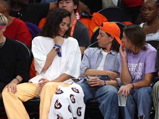 Aubrey Plaza 'tears ACL' playing basketball