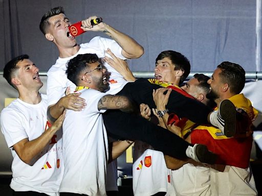 Euro winners chant 'Gibraltar is Spanish' at parade