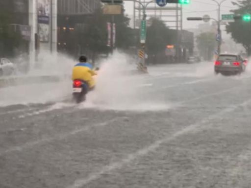 台南昨午後大雷雨 永大夜市附近積淹水