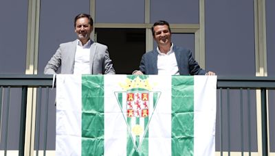 Desde el balcón del Ayuntamiento se divisa el ascenso del Córdoba CF