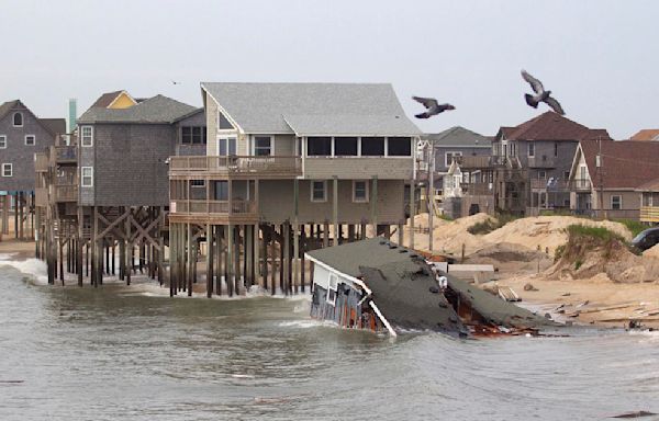 6th house in 4 years collapses into Atlantic Ocean along North Carolina's Outer Banks