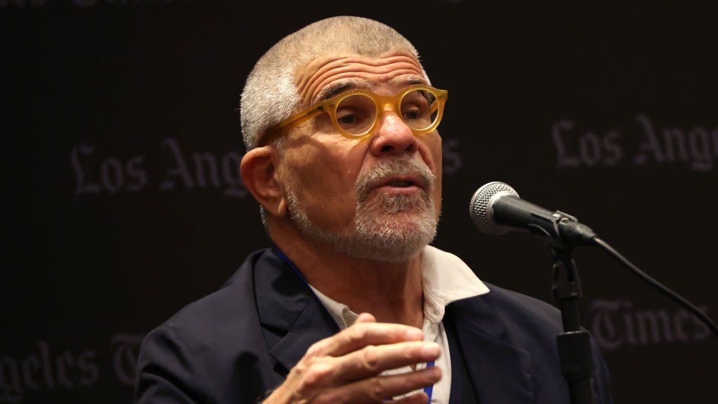 David Mamet Calls Hollywood’s DEI Initiatives “Garbage” & Says His Kids Are Not Nepo Babies: “They Earned It By Merit”