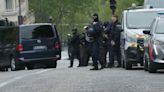 Detienen a un hombre en el consulado iraní en París tras denuncias de que portaba explosivos