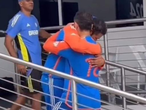 Watch: Rahul Dravid Ice Cold As Rohit Welcomes Kohli With Bear Hug. Watch | Cricket News