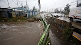 “Tenemos un desborde que es inminente”: Realizan labores para evitar que canal Santa Marta colapse en Maipú - La Tercera