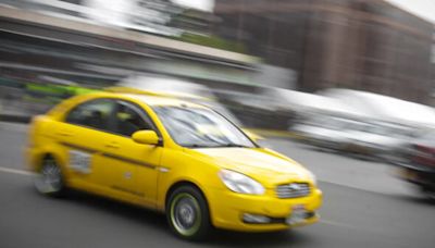 Así puede interponer quejas e identificar la tarjeta de operación de los taxis en Bogotá