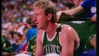 On this day: Larry Bird steals the ball; Bill Russell honored; 76ers sent fishing