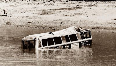 Sesenta años de la trágica caída de un autobús al río