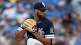 Royals' Wacha lands on IL with fractured foot