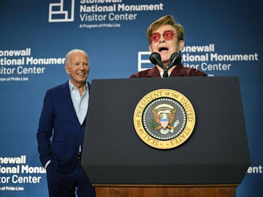 Joe Biden se une a Elton John para celebrar un hito en la lucha LGBTIQ+
