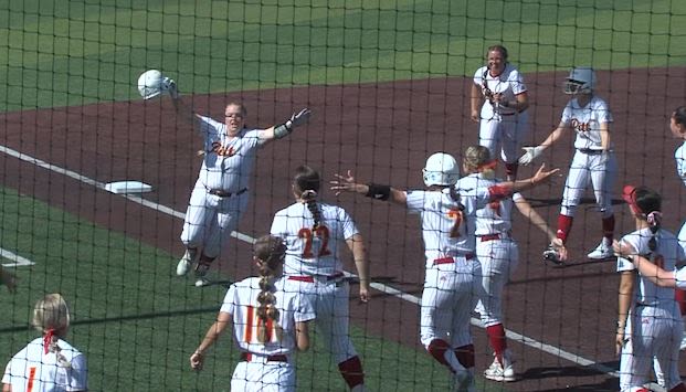 A Paxtyn Hayes Walk-Off Single lifts Pitt State past Southern Arkansas 4-3, advance to Regional Semifinals