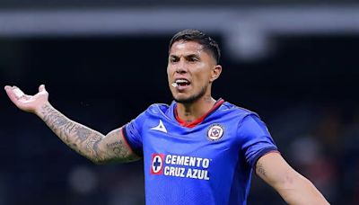 Cruz Azul: Afición revienta a Carlos Salcedo por sus fallas en el amistoso vs América