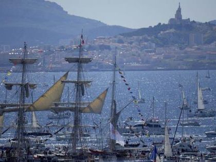 Llegada del velero Belem con la llama de los Juegos Olímpicos a Marsella