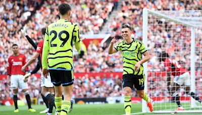Manchester United 0-1 Arsenal: Leandro Trossard winner keeps pressure on Manchester City in Premier League title race - Eurosport