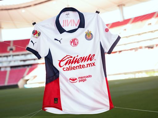 Chivas presenta su uniforme para el Apertura 2024 con nuevo patrocinador