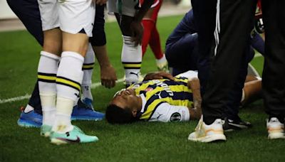 Drama voor Jayden Oosterwolde: Nederlandse verdediger Fenerbahçe scheurt meniscus