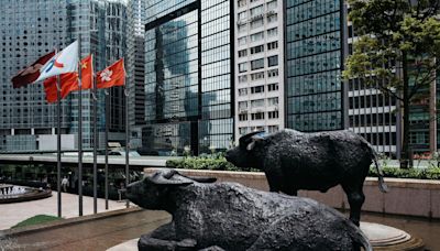 Hong Kong’s Hang Seng Index Jumps 20% From January Low, Heads for Bull Market