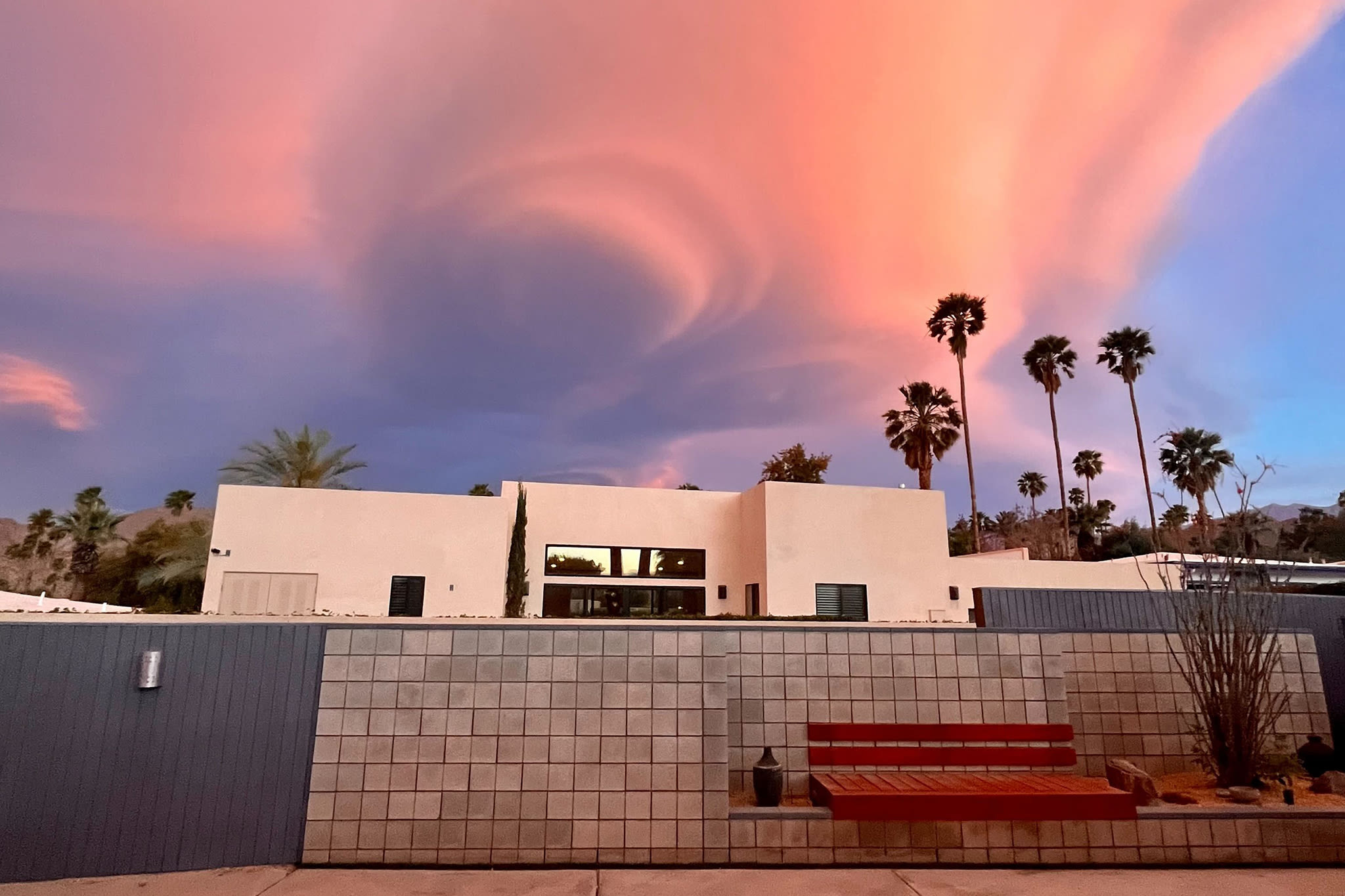 Rare, stunning formation appears over California town