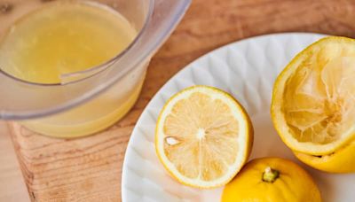 This Restaurant Trick Will Forever Change the Way You Juice a Lemon