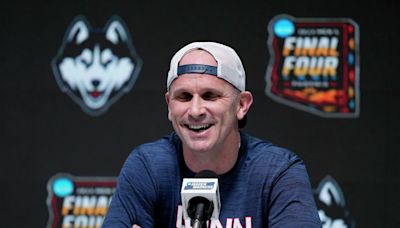 Watch: UConn men's basketball coach Dan Hurley part of WWE Monday Night Raw in Hartford