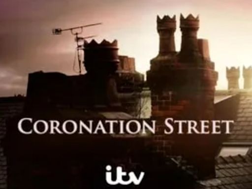 Coronation Street star rushed to hospital for 'last minute surgery'