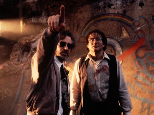 Os telefonemas com hora marcada de Robin Williams para fazer Spielberg rir e suportar a produção do seu filme mais doloroso - e premiado