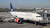 1,000 pilots go on strike, forcing Scandinavian Airlines to cancel hundreds of flights