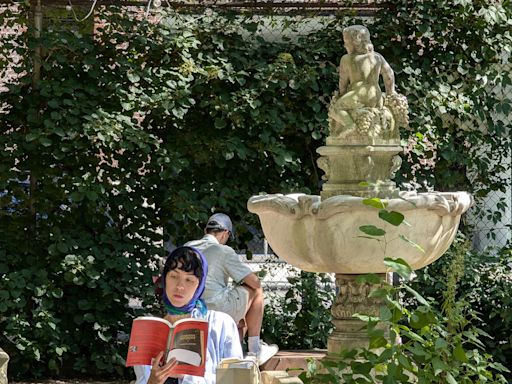 Los neoyorquinos luchan por conservar un oasis repleto de estatuas en el corazón de Manhattan