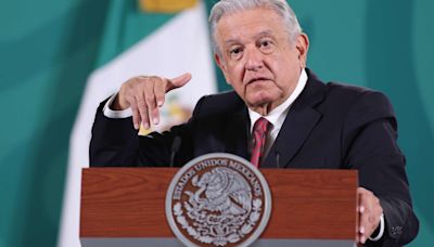 AMLO asegura a los padres de los 43 estudiantes desaparecidos de Ayotzinapa que el caso siempre será un expediente abierto