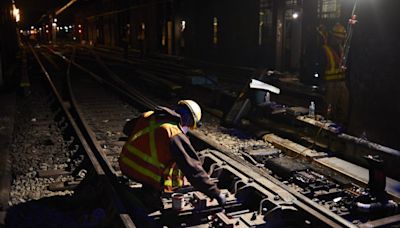 MTA track worker in intensive care after being hit by Brooklyn F train