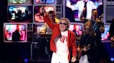 Watch Sammy Hagar Honor Toby Keith at 2024 CMT Awards With ‘I Love This Bar’