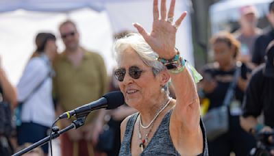 Joan Baez Performs ‘America the Beautiful’ to Get Out the Vote