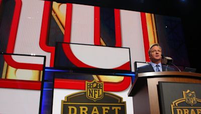 New York Giants Mock Draft Tracker: Trade for QB1?