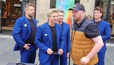 Glasgow busker joined by X Factor opera group G4 in powerful city centre performance