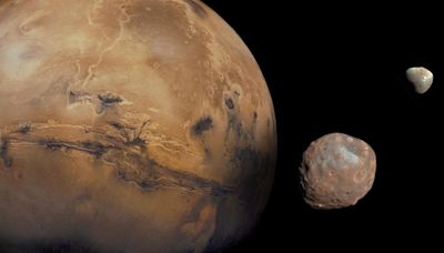 Lost photos suggest Mars' mysterious moon Phobos may be a trapped comet in disguise
