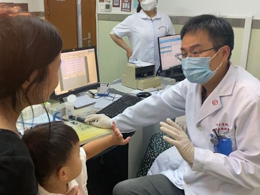 Cinco niños sordos de nacimiento recuperan el oído y el habla gracias a una terapia génica