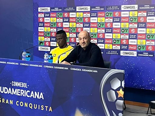 Insólito: un técnico argentino fue echado antes del partido y dirigió igual por Copa Sudamericana