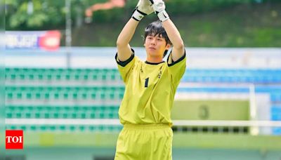 Lee Jung Ha stars as a goalkeeper with eyes only for Hyeri in upcoming film 'Victory' - Times of India