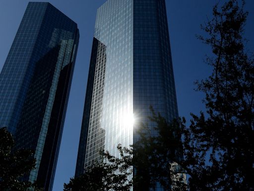 Deutsche Bank to further trim branch network