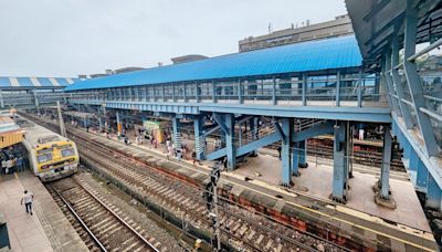 Mumbai: Western Railways unveils complete elevated walkway at Andheri station