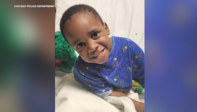 Boy, 3 to 4, found wandering streets in Englewood, Chicago police searching for guardians