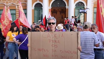 Gaúchos 'descomemoram' o golpe de 1964 com diversas ações; confira agenda de Porto Alegre