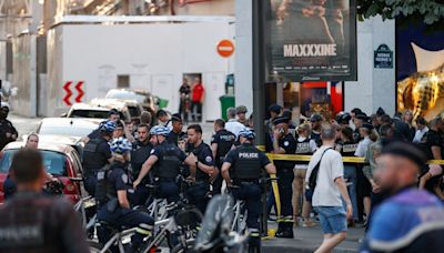巴黎香榭麗舍大道購物區男子持刀斬傷警員後被警方開槍擊斃 - RTHK