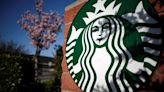 Starbucks en crisis: sus acciones se desplomaron y grandes retos se avecinan