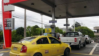 Gobierno paga casi $ 1 millón a 24.259 transportistas para que no suban tarifa por alza de gasolina extra y ecopaís