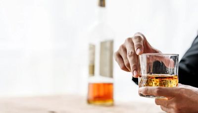 Beber esta cantidad de alcohol a la semana aumenta el riesgo de muerte por cáncer y enfermedades cardíacas